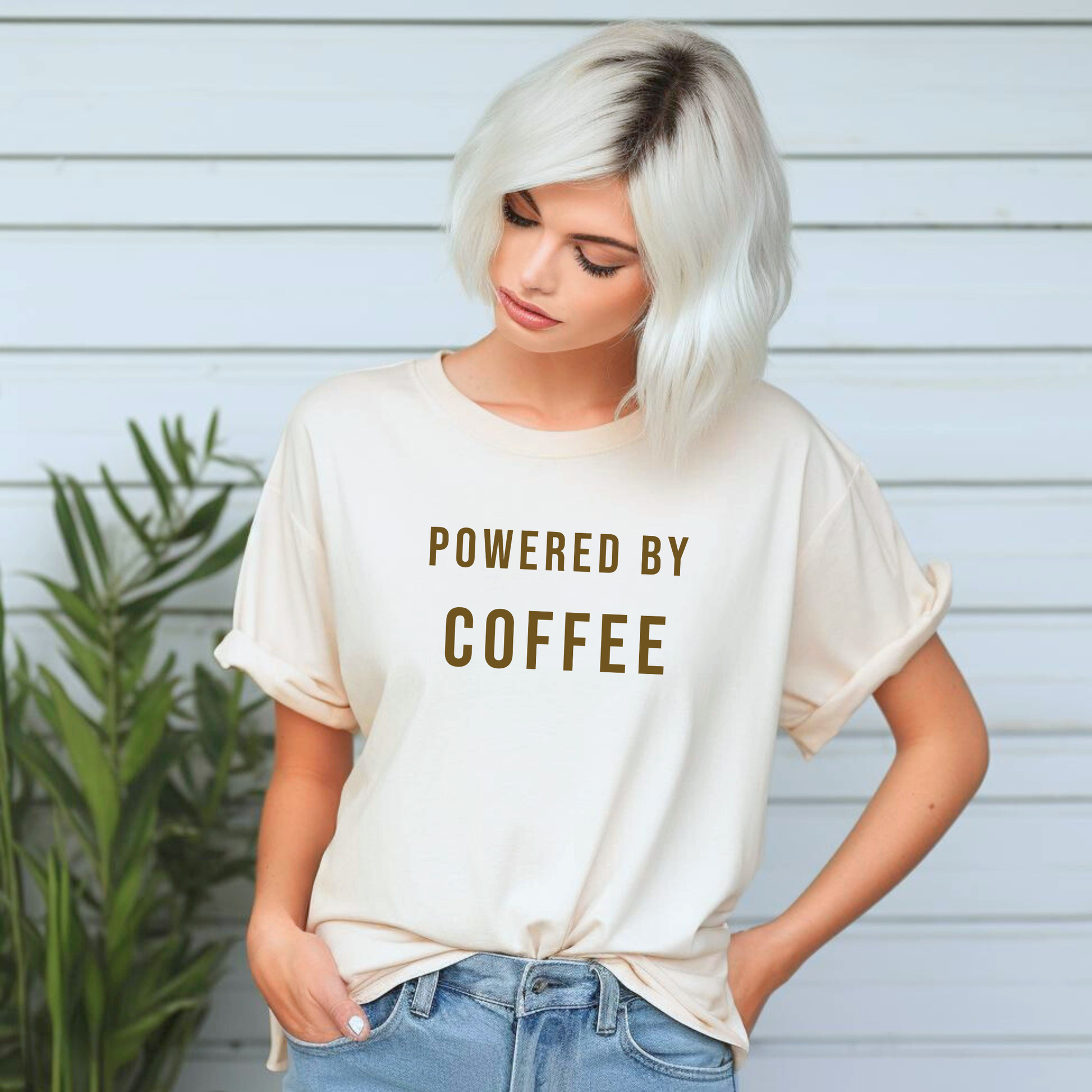 Powered by Coffee - Definitive Coffee lover T-shirt for caffeine addicts - unisex - coffee t-shirt